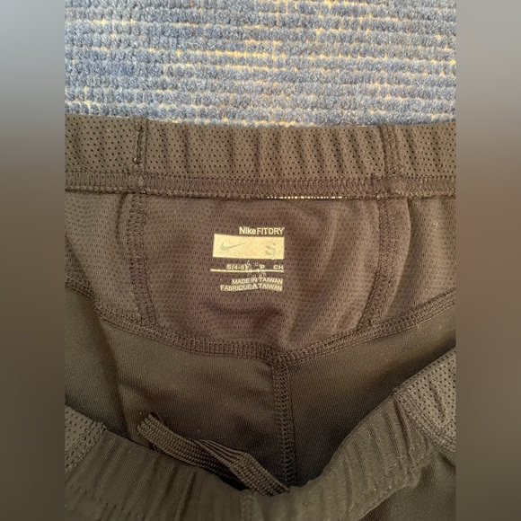 Nike Fit Dry Shorts Size Small - Picture 3 of 3